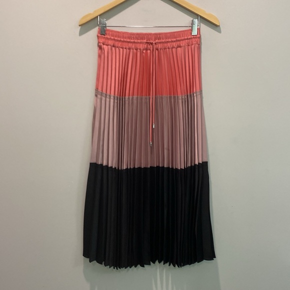 Club Monaco Colourblock Pink and Black Pleated Midi Skirt Size XSmall - Picture 10 of 14